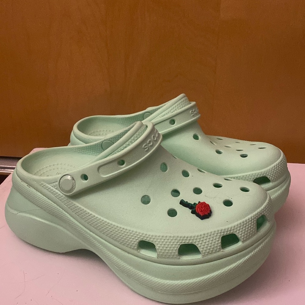 Platform Crocs Women’s 6